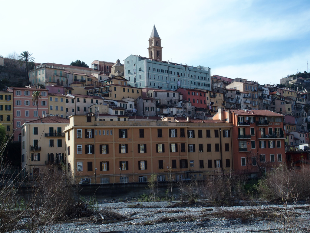 Utsikt-mot-gamlebyen-Ventimiglia